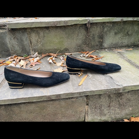 Black suede Salvatore Ferragamo shoes 6 AA—gently worn. Gold detail on heel. - Picture 6 of 6